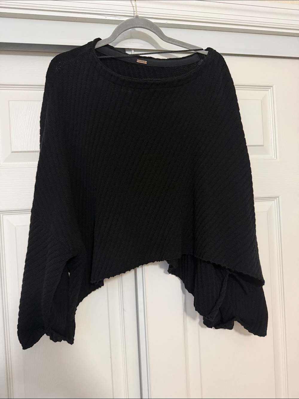 Free People Black Women's Cropped Knit oversized sweater